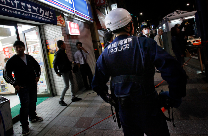 Policía en Japón. AP